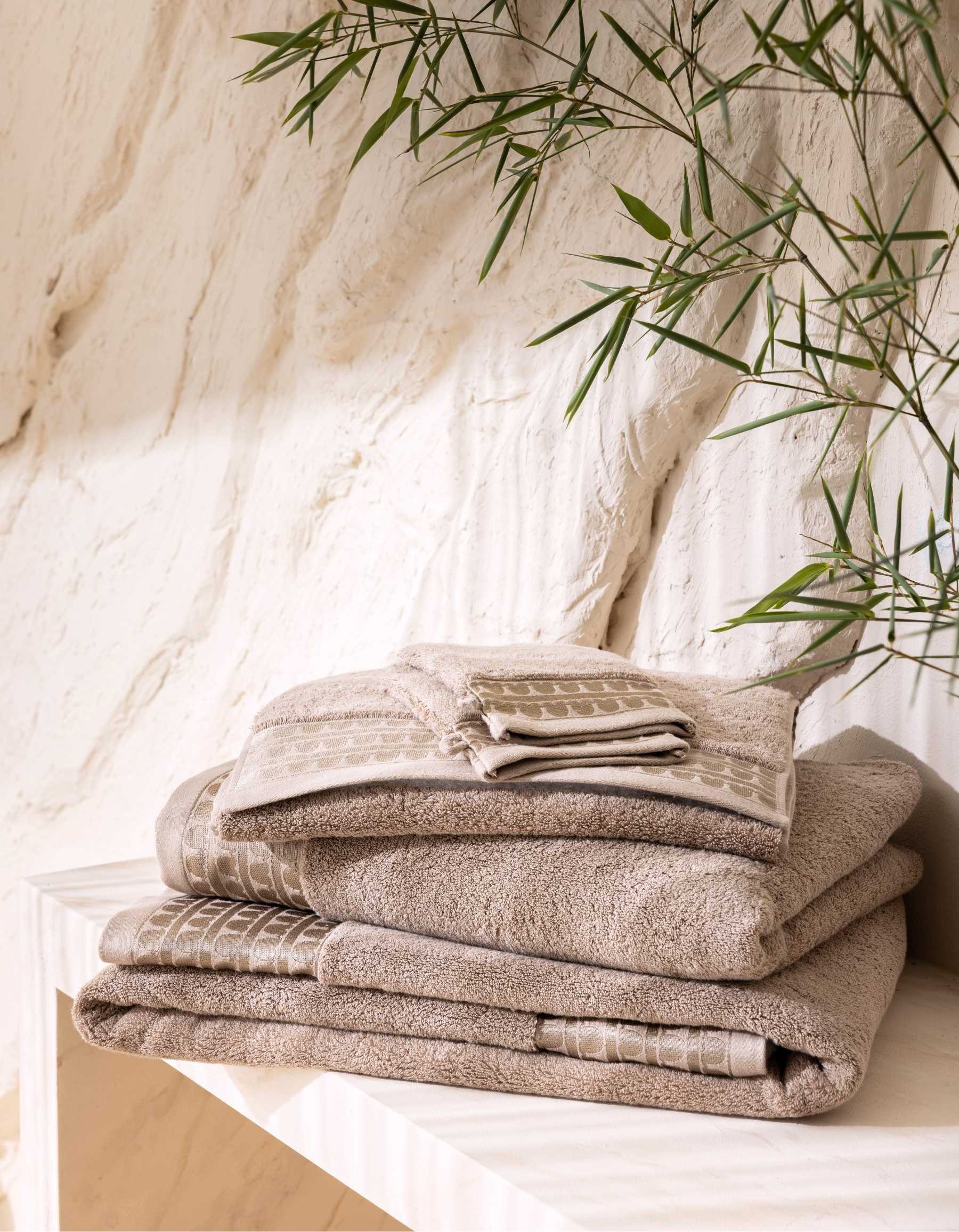 THE SIGNATURE BATH TOWEL | BEIGE TAUPE