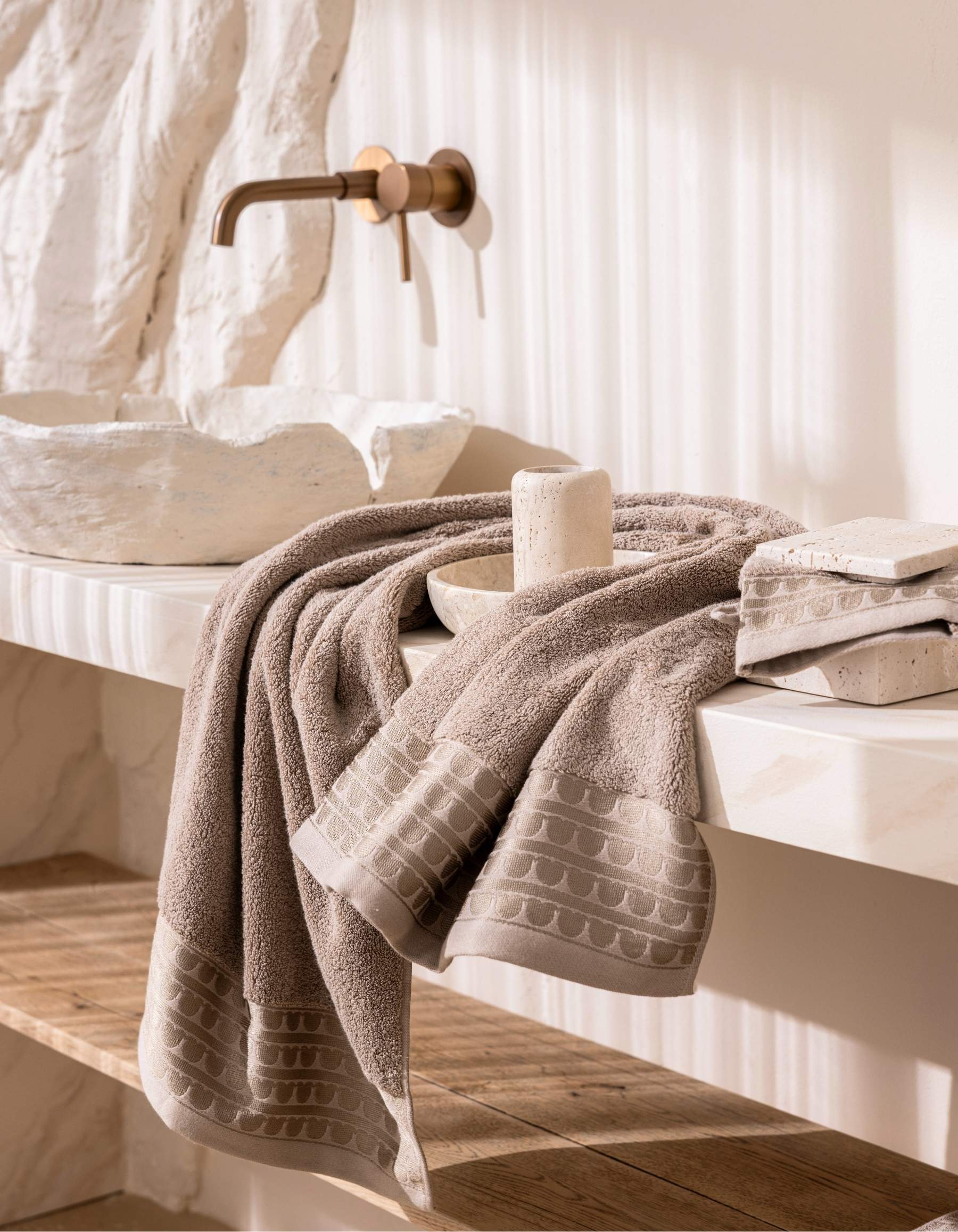 THE SIGNATURE BATH TOWEL | BEIGE TAUPE