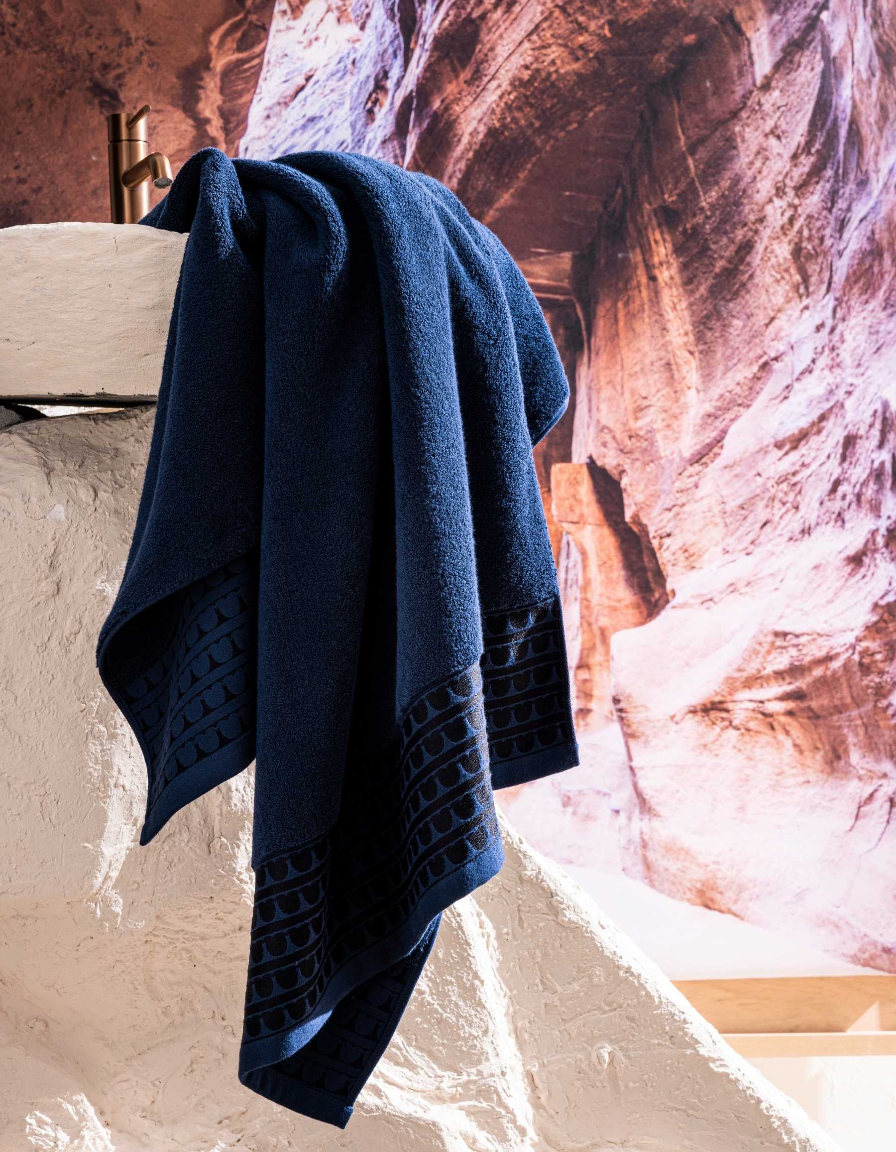 THE SIGNATURE BATH TOWEL | NAVY BLUE