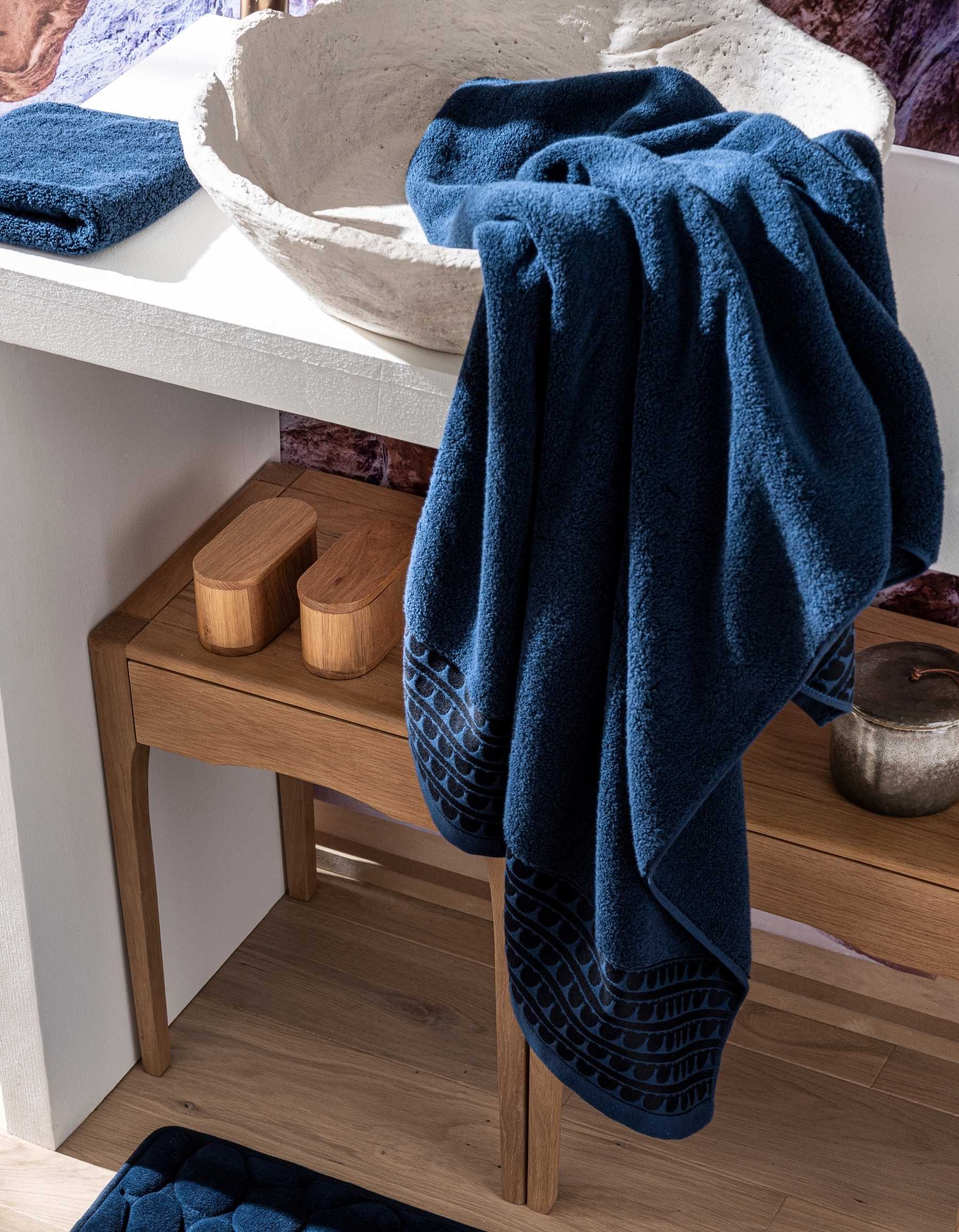 THE SIGNATURE BATH TOWEL | NAVY BLUE