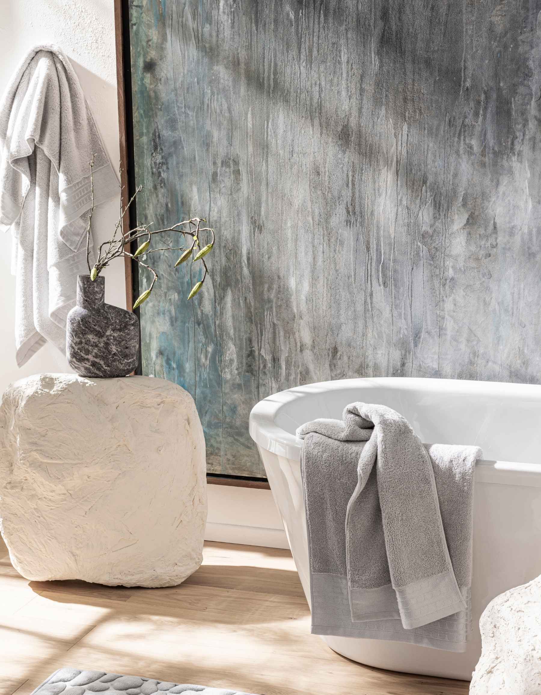 THE SIGNATURE BATH TOWEL | LIGHT GRAY