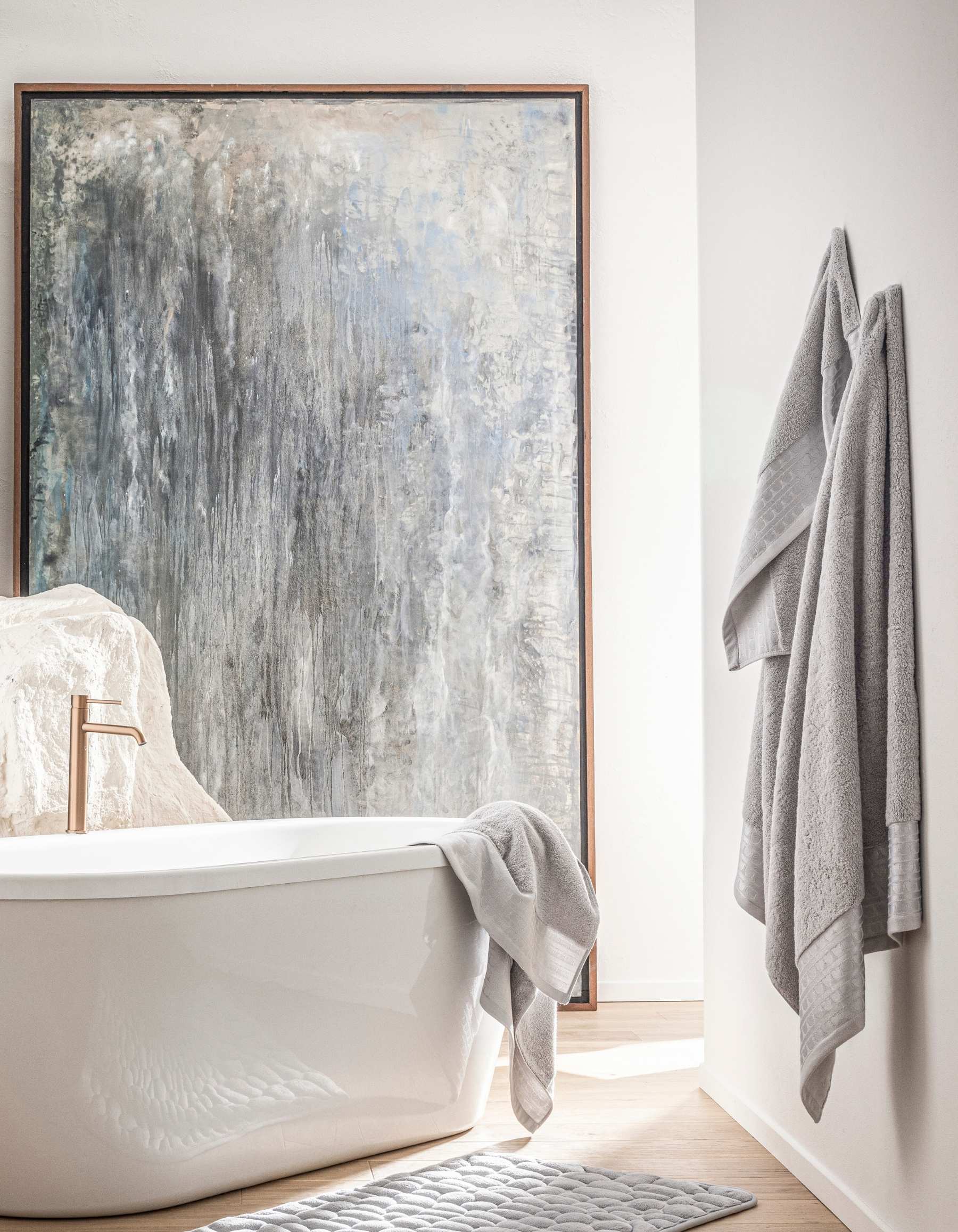 THE SIGNATURE BATH TOWEL | LIGHT GRAY