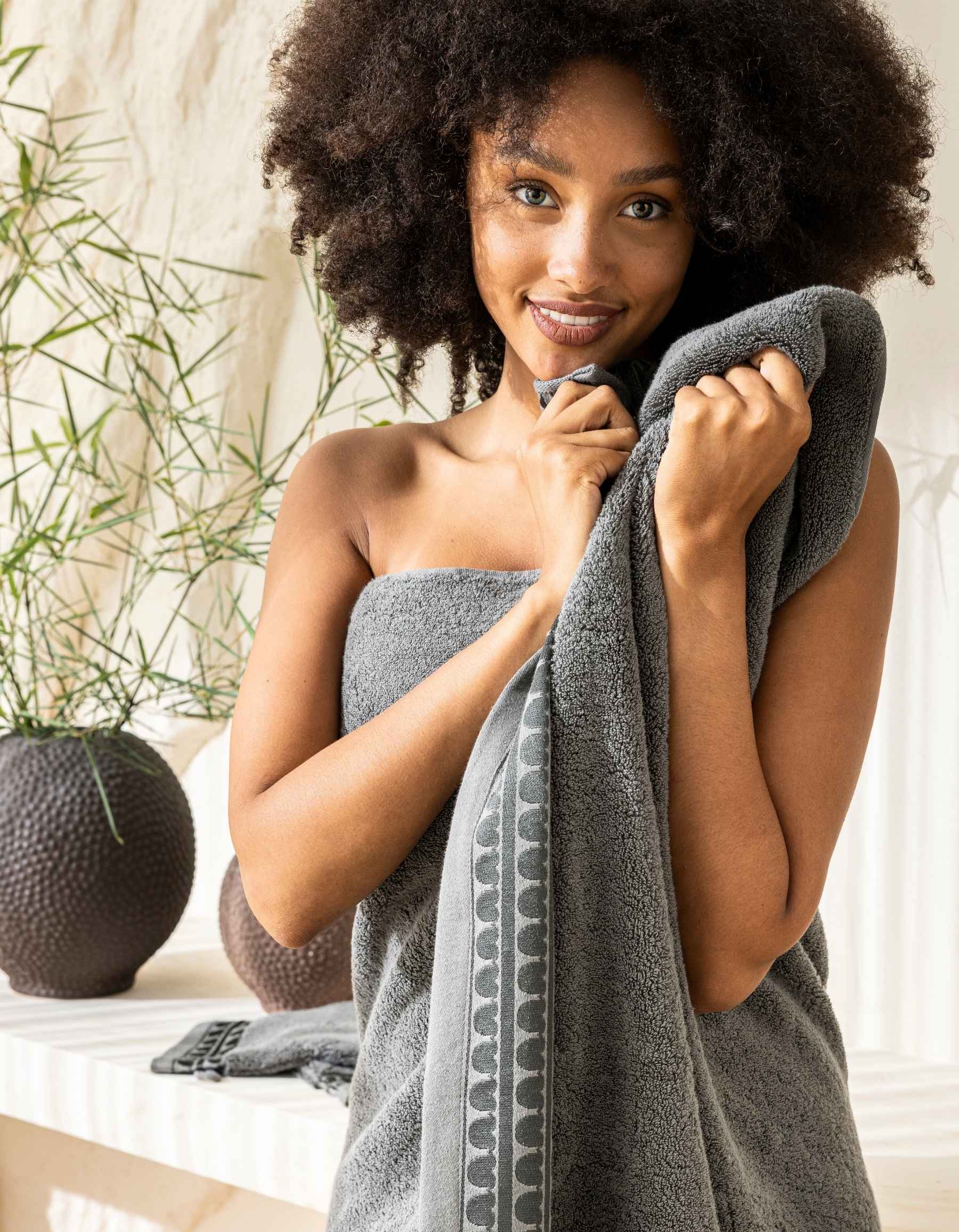 THE SIGNATURE BATH TOWEL | DARK GRAY