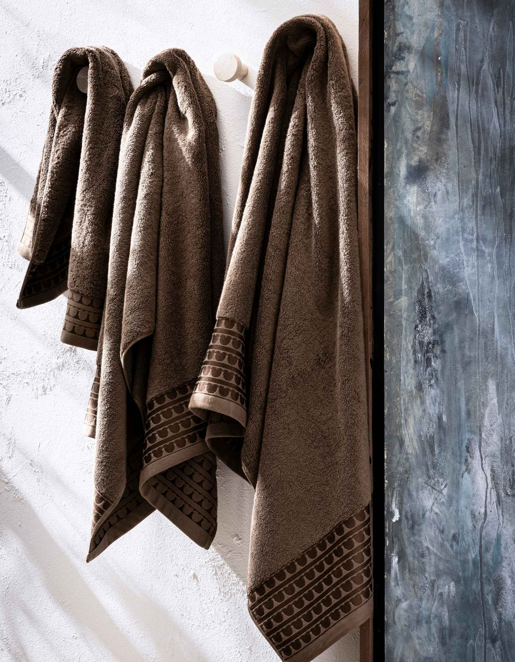 THE SIGNATURE BATH TOWEL | COFFEE BROWN