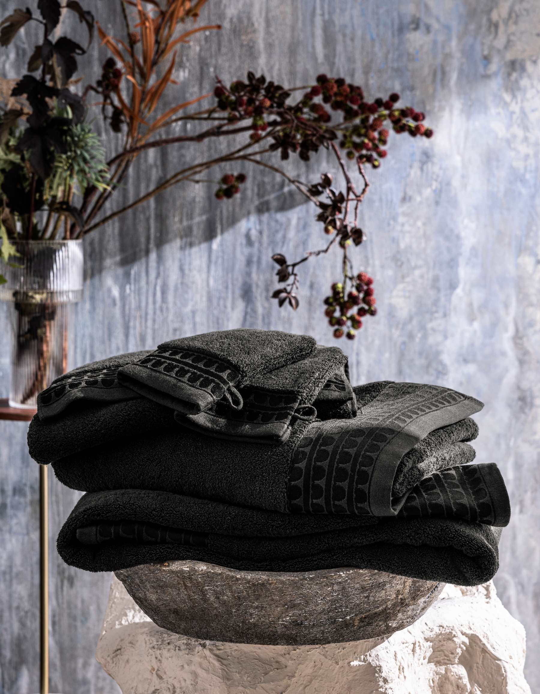 THE SIGNATURE BATH TOWEL | INK BLACK