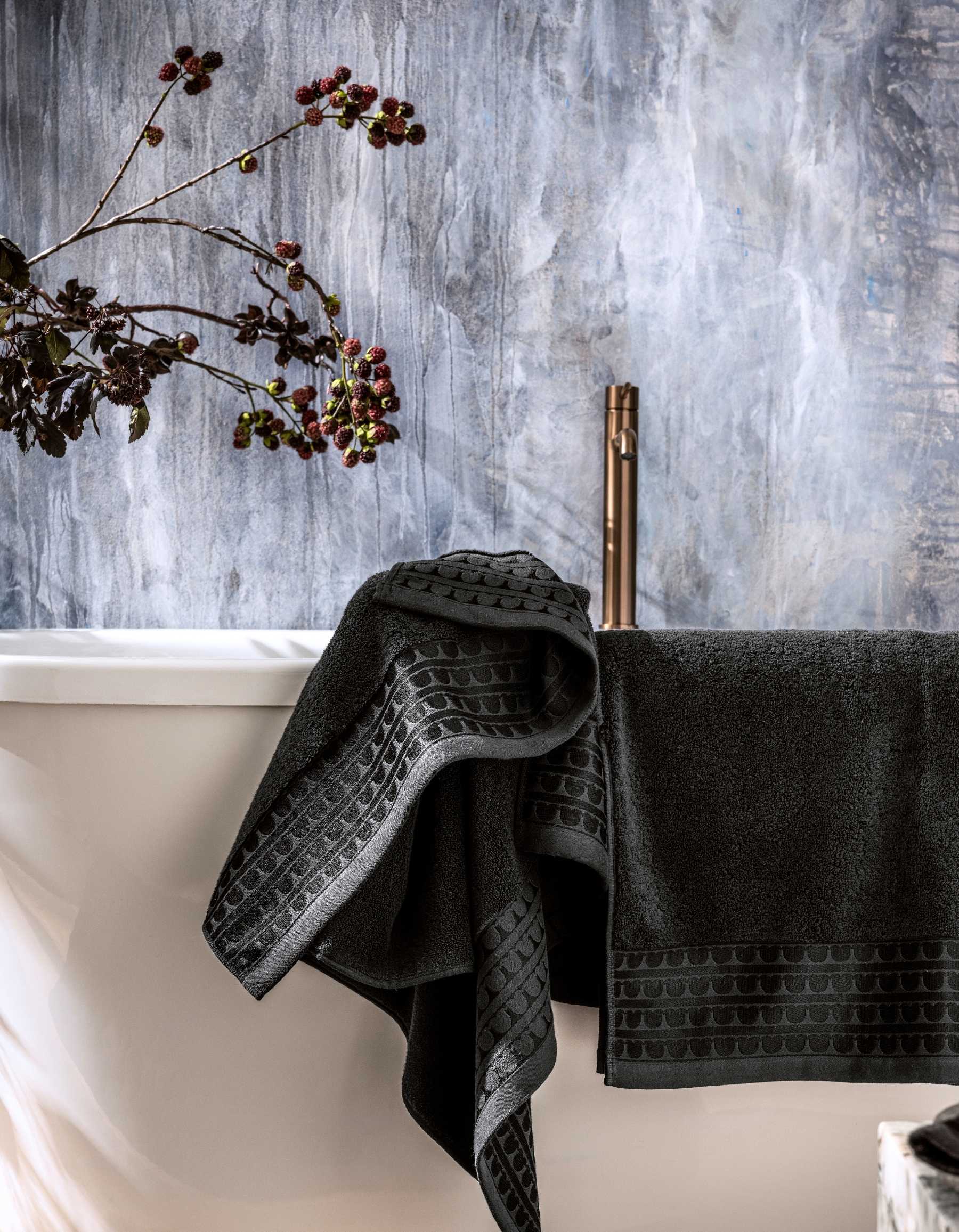 THE SIGNATURE BATH TOWEL | INK BLACK