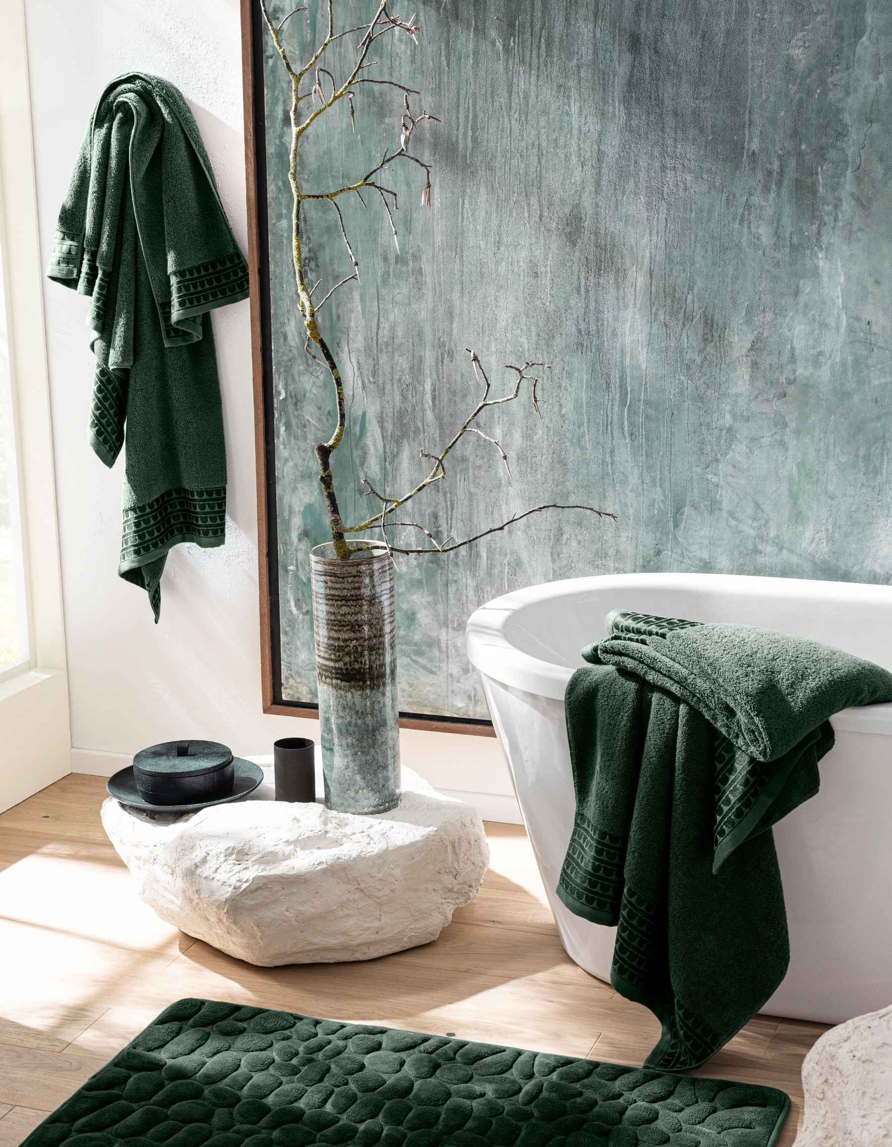 THE SIGNATURE BATH TOWEL | FOREST GREEN